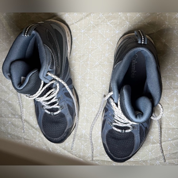 Columbia Charcoal and Black Outdoor Boots - Picture 3 of 6